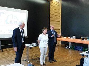 Prof. Dr. Emil Vacík, PaedDr. Ladislava Holubová und Prof. Dr. Bernt Mayer beim Projektstart in Weiden