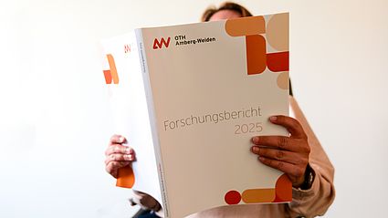 Der Forschungsbericht 2025 der OTH Amberg-Weiden blickt auf die Forschungsprojekte des vergangenen Jahres zurück