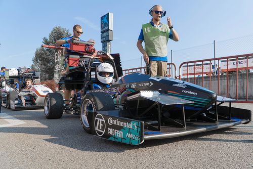 Rennwagen des studentischen Rennwagenteams