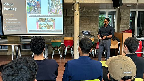 Vikas Pandey, Alumnus des Studiengangs International Energy Engineering, berichtete von seinem Weg nach Deutschland, durch Studium und in den deutschen Arbeitsmarkt
